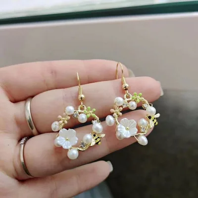 Summer Style Gold Plated Jewelry Earring Round Shaped Bee Pattern Freshwater Pearl Drop Dangle Earrings