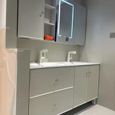 Minimalist Creamy White Bathroom Vanity Double Basin Light Luxury Bathroom Cabinet LED Mirror Vanity Unit for Luxury Villa Decor