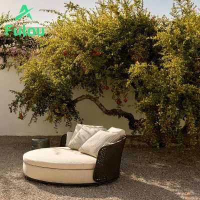 Luxury Outdoor Indoor Club Furniture Round Patio Rattan Round Daybed Modern Hotel Swimming Pool Furniture Garden Wicker Sunbed