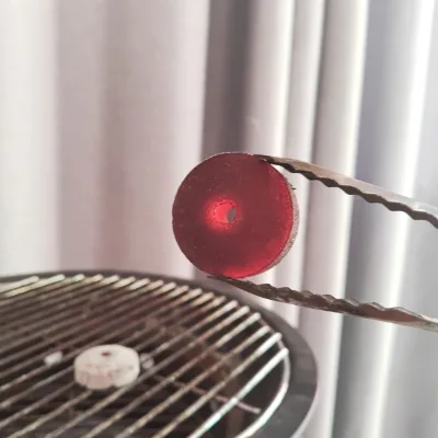 Fruit Wood Powder Flammable Charcoal 40mm With Hole Burn Red Hookah Charcoal