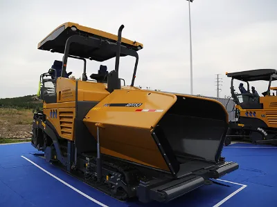 Budget Friendly Crawler Asphalt Paver RP753 7.5m Paving Width for Highway Base Construction