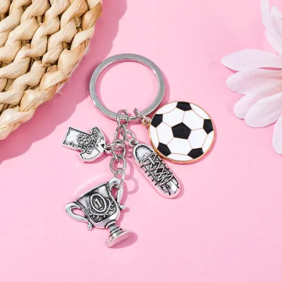 Fashionable Cartoon Style Metal Alloy Enamel Keychain I Love Football Sports Athlete Gift Football Uniform Trophy Keychain