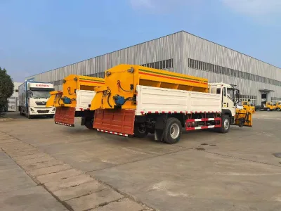 Sinotruk HOWO Single Axle Snow Removal Truck, 18Ton GVW, 4700mm Wheelbase, 258HP Engine with Snow Plow+Brush+10m³ Salt Spreader