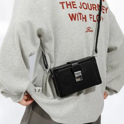 Sophisticated One-Shoulder Crossbody Bag for Men Women Niche Hard-Shell Box Design Trendy Small Square PU Handbag 8 Inches