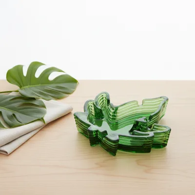 Stock Price Custom Logo Glass Cigar Ashtray Leaf Shape Custom Color Glass Ashtray Wholesale