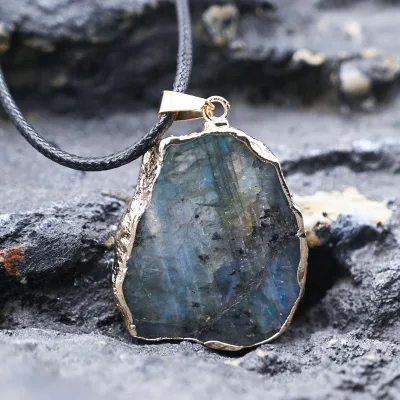 Semi-Precious Natural Crystal Strong Light Flash Labradorite Stone Women's Romantic Charm Pendant Necklace Ornaments Wholesale