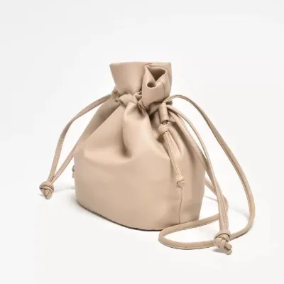 Custom Logo Eco-Friendly Durable Waterproof PU Cosmetic Bag Fashion Skincare Beauty Pouch Drawstring Makeup Gift Bag 7 Inch