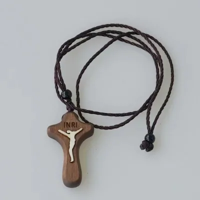Cheap Wholesale Jesus Wood Pendant Promotional Gift Fashion Religious Cross Crucifix Necklace with Rope