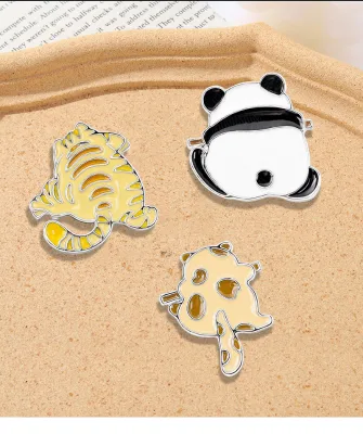 Manufacturer Designer Cute Panda Animal Enamel Brooch for Wedding Hijab Pins Lapel Brooches Badge Buckles Gift Idea