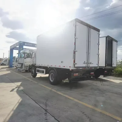High Quality Euro6 Emission Manual New Diesel Refrigerator Truck with China Top Brand