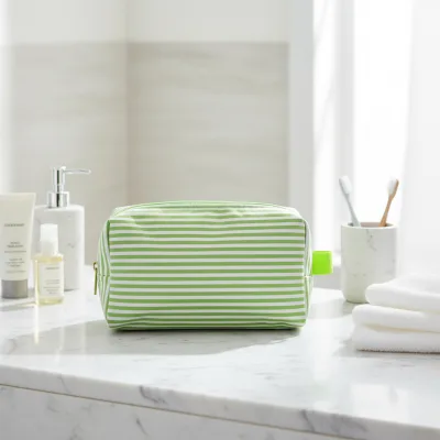 Water Resistant Portable Vintage Makeup Bag with Zipper Closure for Girls