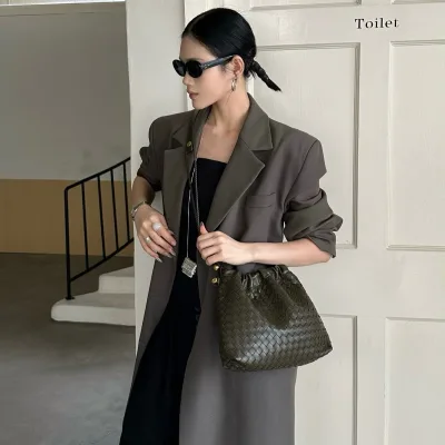 Wholesale Korean Lazy Style Hand Woven Bucket Bags Drawstring Ruched Crossbody Bags Casual Large Capacity Women Travel Bags