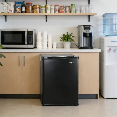 Customize Low Noise 32L Semiconductor Electronic Beverage Refrigerator Safe 50-60Hz 100-240V 5-8