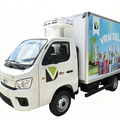 Foton Light Duty Refrigerated Truck 122hp Freezer Van Truck 6.8m3 Box Capacity Used for Milk Beverage Cold Chain Delivery