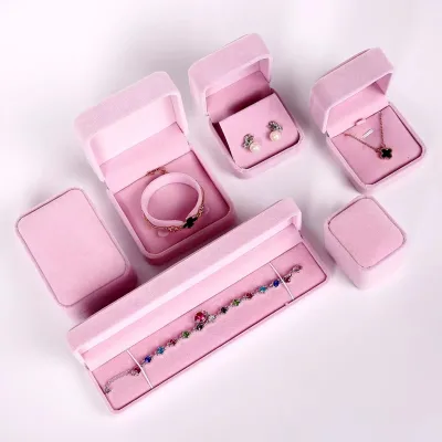 Portable Square Plush Jewelry Box Custom Logo Small Travel Case Pink Jewelry Organizer Custom Logo Ring Earring Storage Gift Box