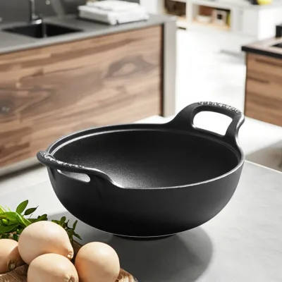 Wholesale OEM Preseasoned Cast Iron Large Wok Pan Double Handle Cast Iron Wok Black Nonstick Cookware Wok Pan
