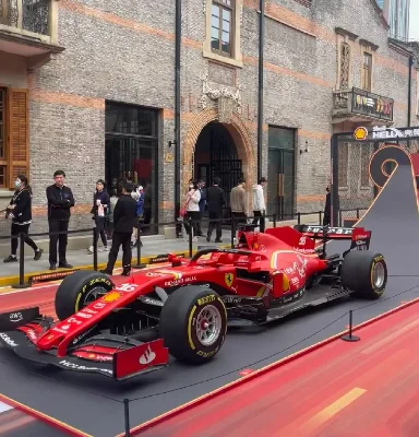 Customized Amusement Park Sports Car Sculpture Decoration Fiberglass Simulation Car Sculpture Formula Racing Sculpture
