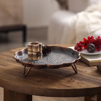 Luxurious High Quality Handcrafted Iron Unique Shaped Metal Tray for Decoration Vintage Design New Arrival