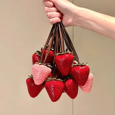 Personalized Resin Strawberry Bag Charms Keychain for Women Wholesale Hot-Selling Fruit Keychain