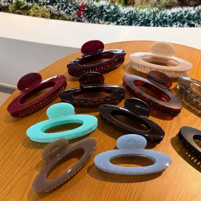 Oval Hair Clip Hollow Circular Hair Claw clips , Fashion Hair Clip for Women, Minimalist Style for Daily Multi-Occasion Wear