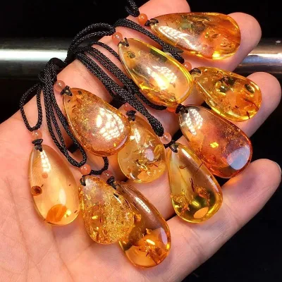 Wholesale Crystal Spiritual GemStone Amber Pendant Jewelry with Rope Natural Carving Quartz Freeform Crystals for Healing Gift