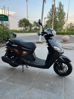 Yamaha Qiaoge I125cc Fuel Powered Two Wheeled Scooter Motorcycle Can Carry Passengers, Save Fuel, and Has Strong Power