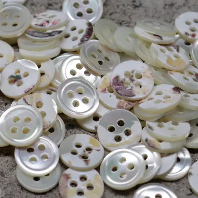 Flat Round 4-hole White Shell Button Natural Eco-friendly Deep-sea Trocas Shell Buttons Custom logo Buttons for Shirts and Suits
