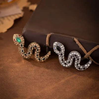 Luxury Vintage Crystal Snake Badges Brooch For Women Men Fashion Classic Delicate Rhinestone Animal Pin Accessories