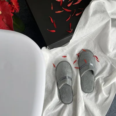 Eva Disposable Spa SlippersCustom Logo Ribbon Coral Velvet Guest Hotel Spa Slippers Disposable Hotel Bed Side Slippers