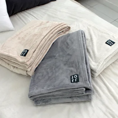 Hotsale New Bale 180 200 Coral Flannel Fleece Frazada Blanket Wear Solid Pattern Knitted Polyester Anti-Pilling Portable