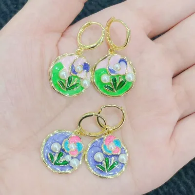 CH-LAE0734 Vintage Enamel Flower Charm Earrings Gold Plated Flower Pendant Earring Fashion Pearl Inlay Earring Wholesale Women