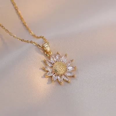 Fashionable Women's Retro Sunflower Zircon Flower Pendant Necklace Elegant Stainless Steel Flower Pendant Necklaces for Woman