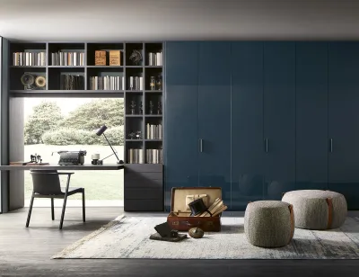 Custom High Gloss & Solid Panel Closet, Seamless Floor-to-Ceiling Installation, Optional Integrated Desk/Bookshelf Section