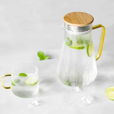 Wholesale Large Cool Glass Pitcher Water Kettle Jug Carafe With Bamboo Lid and Spout Hot Cold Water Juice Coffee Lemonade