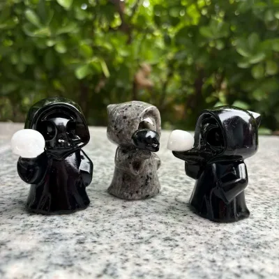 Wholesale Polished Healing Crystal Stone Skulls Ghost Figurine for Halloween Party Decor Home Ornament