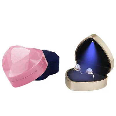 Portable Heart-Shaped LED Ring Box Manufacture's Rectangle Pocket-sized Gift Jewellery Case for Proposals Engagements Weddings