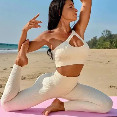 Seamless Solid Breathable Ladies Sexy Bra and Comfortable Workout High Elastic Waist Leggings 2-Piece Sportsuit