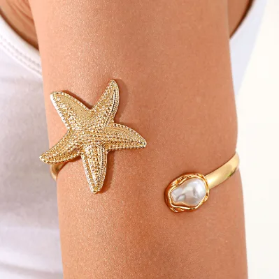 Hot Sale Adjustable Imitation Pearl Arm Cuff Bangle with Irregular Shell Accents for Beach Vacation Fashion Women's Jewelry