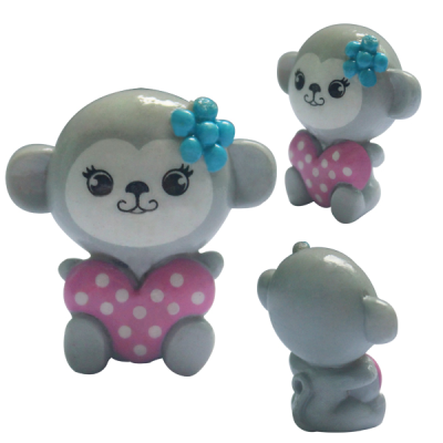 Cute cat Plastic Figure, Mini Cartoon Plastic Figure, Plastic Animal Figures Heart Shaped