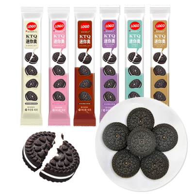 Chocolate Crisp Biscuits with Sweet Strawberry Flavor Crispy Sandwich Crackers in Box Rolled Baking Process