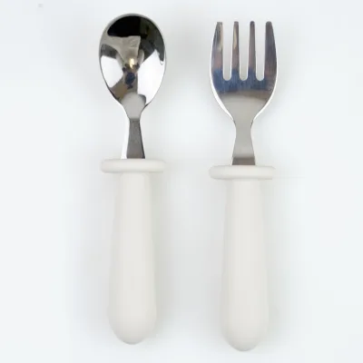 Low MOQ Silicone Dinnerware Feeding Baby Food Training Cutlery Fork Spoon With Box Children'S Silicone Tableware Set