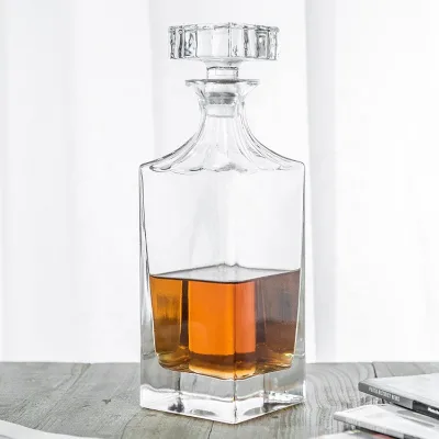 25oz Factory Wholesale Square Crystal Glass Whiskey Decanter Premium Design for Premium Liquor Experience