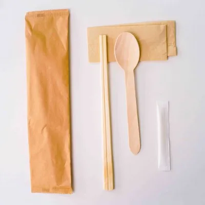 Disposable wood cutlery set