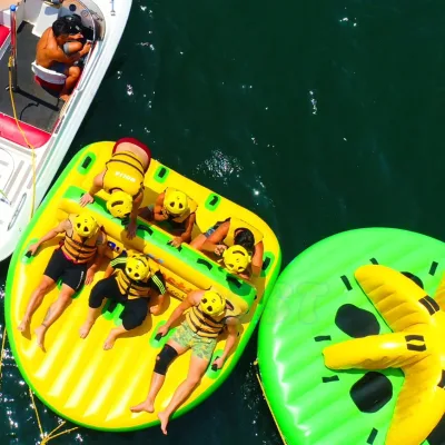 Summer Outdoor Resort Rental Inflatable Sea Floating Inflatable Floating Towable Tube Water Sofa on Water Sport Games