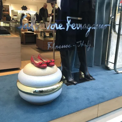 High-quality Display Props in Shopping Mall Windows Display Props FRP Decoration