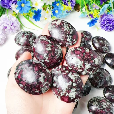 Wholesale High Quality Spiritual Healing UV Red Blood Crystals Natural Eudialyte Crystal Palm Stone for Decoration