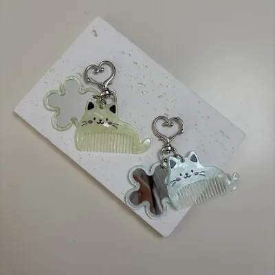 QianJin Cute Cat Mini Comb Mirror Keychain, Acetate Portable Hair Comb With Four-Leaf Mirror, Kawaii Bag Charm Pendant