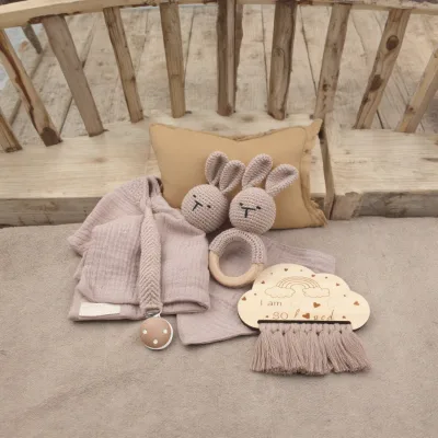 TONGTU Newborn Baby Gift Set Kids Cotton Comforter Blanket Teething Bib Rattle Milestone Baby Teethers Wooden Toy Baby Product