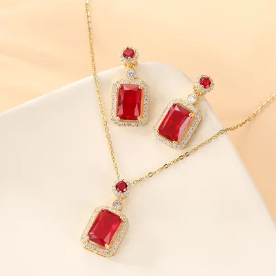 Guantang 2022 Wholesale New Luxury Bride Wedding Jewelry Women Necklace Titanium Steel Perfume Necklace Bottle Pendant Necklace Set