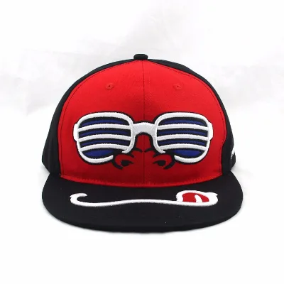 Wholesale 5/6 Panel Design Sunglasses Embroidery Printing Snapback Caps Factory Hip Hop Flat Brim Streetwear Gorras Character